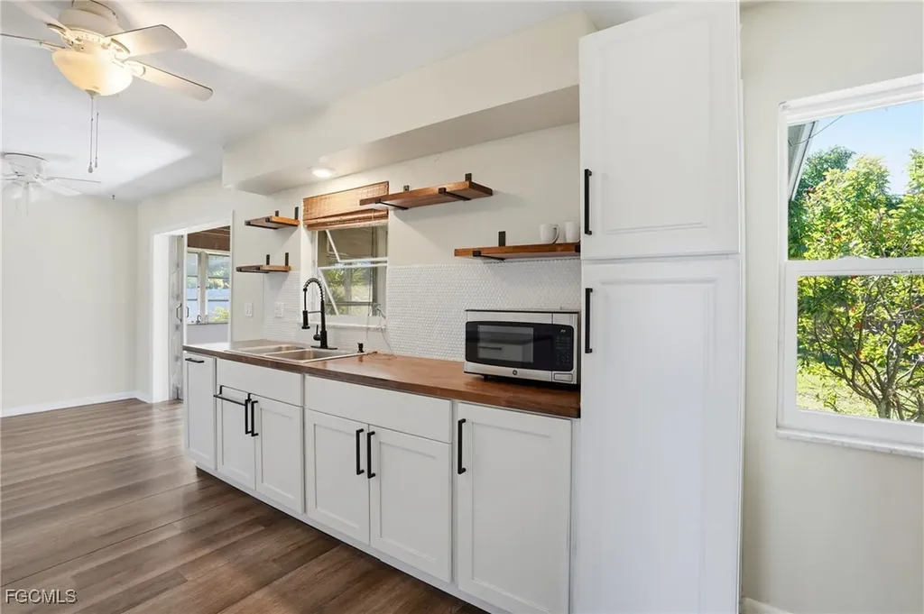 446 El Dorado Parkway E Cape Coral FL 33904