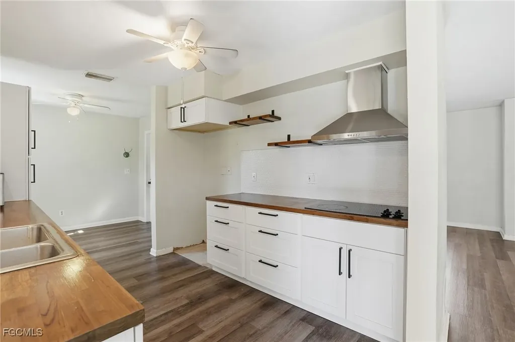 446 El Dorado Parkway E Cape Coral FL 33904