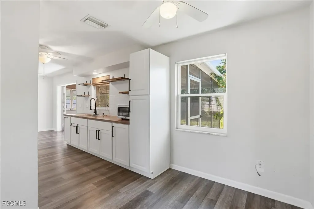 446 El Dorado Parkway E Cape Coral FL 33904