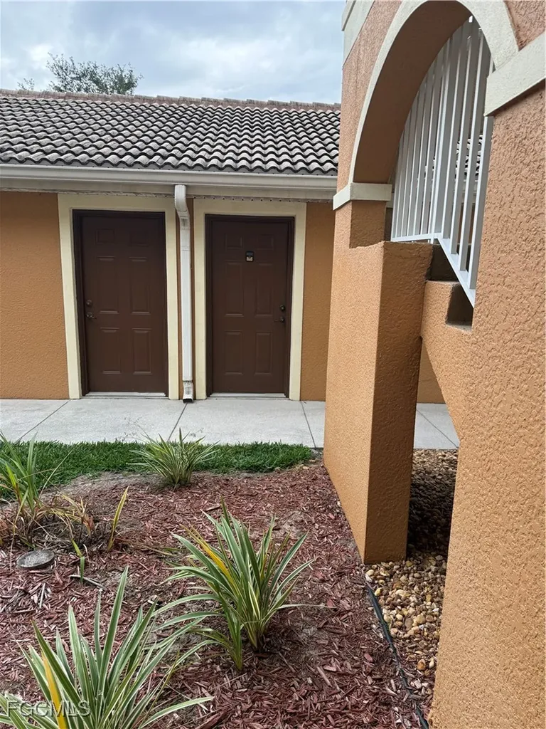 1089 Winding Pines Circle Cape Coral FL 33909
