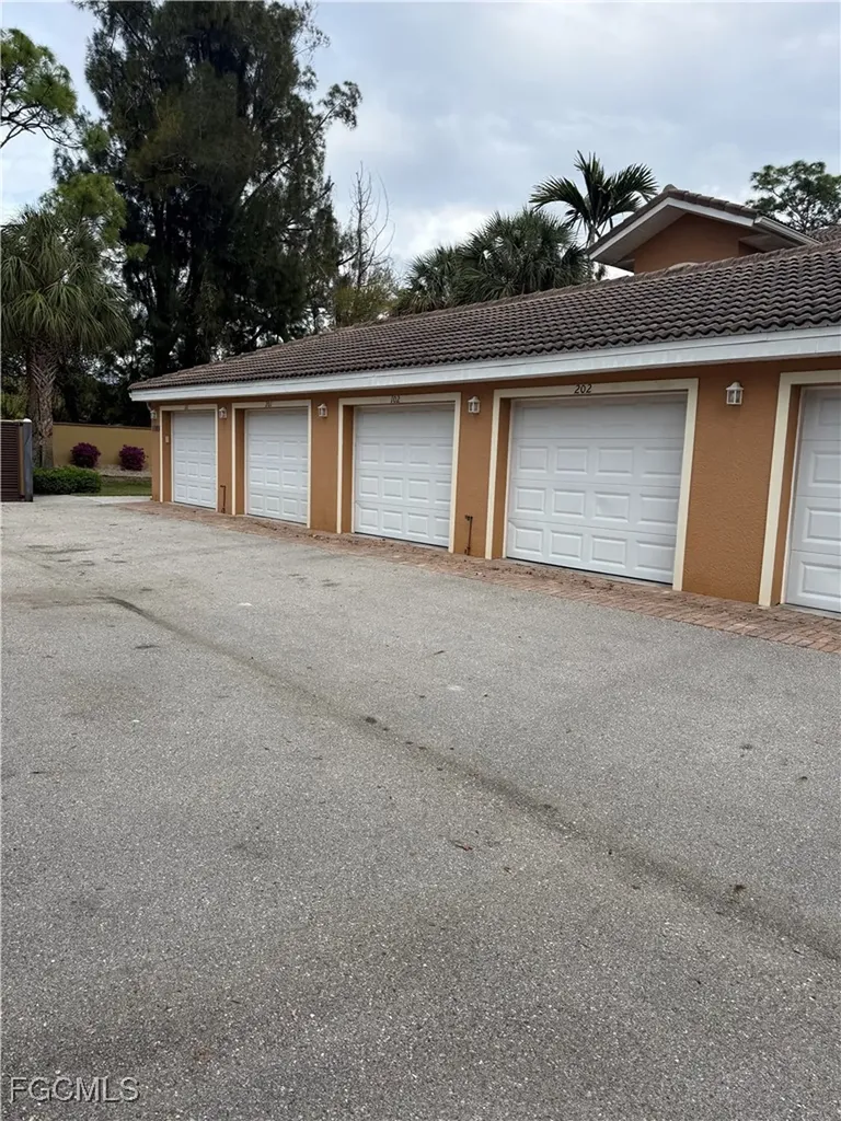 1089 Winding Pines Circle Cape Coral FL 33909