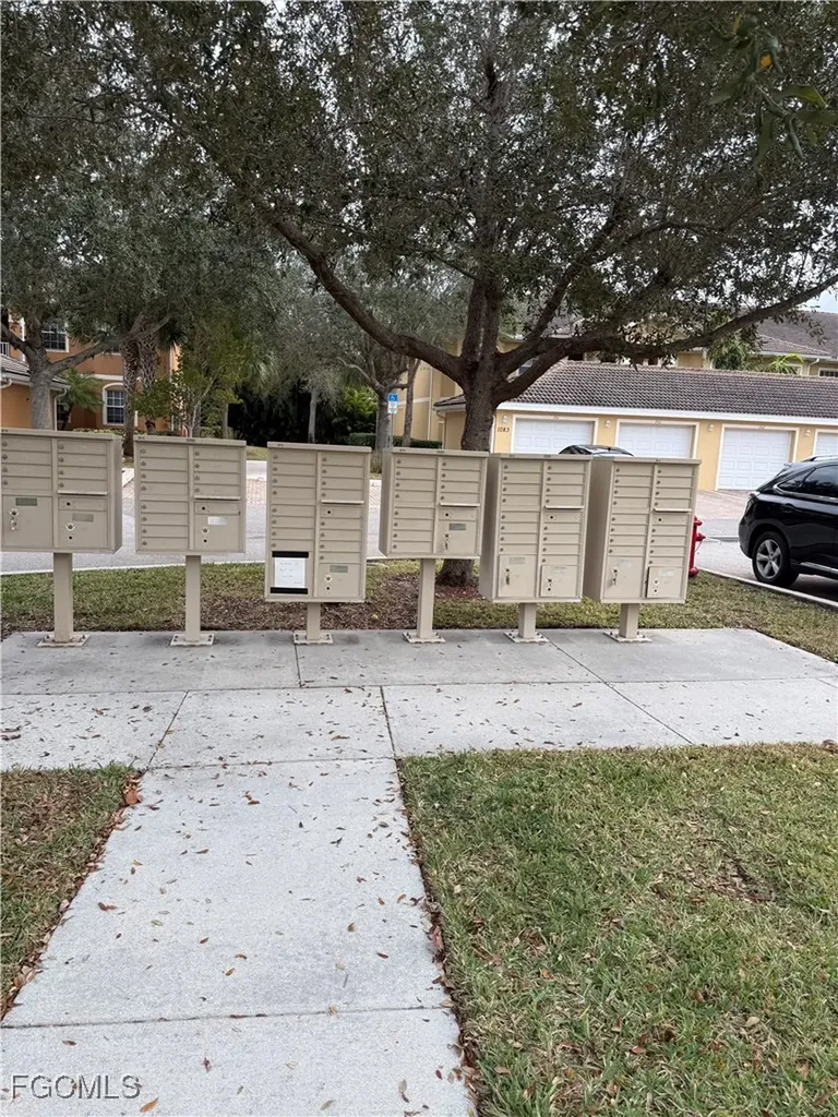 1089 Winding Pines Circle Cape Coral FL 33909