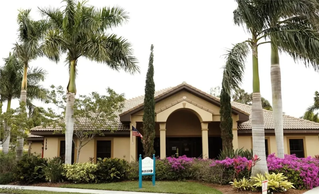 1089 Winding Pines Circle Cape Coral FL 33909