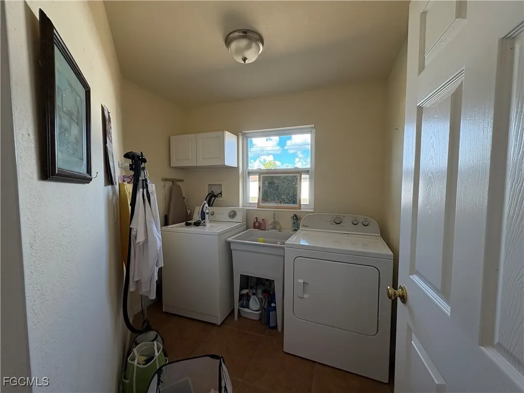 1109 SE 35th Terrace Cape Coral FL 33904