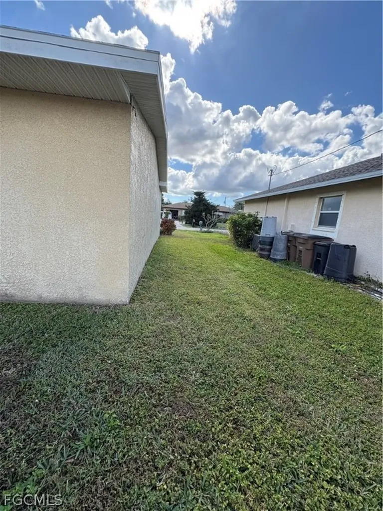 1109 SE 35th Terrace Cape Coral FL 33904