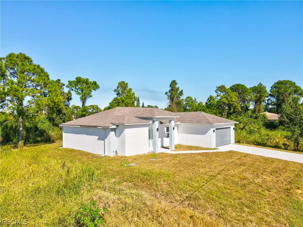 3022 33rd Street SW Lehigh Acres FL 33976