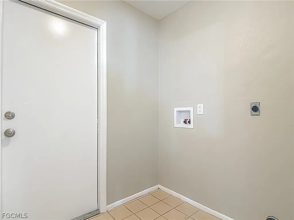 130 SE 7th Street Cape Coral FL 33990
