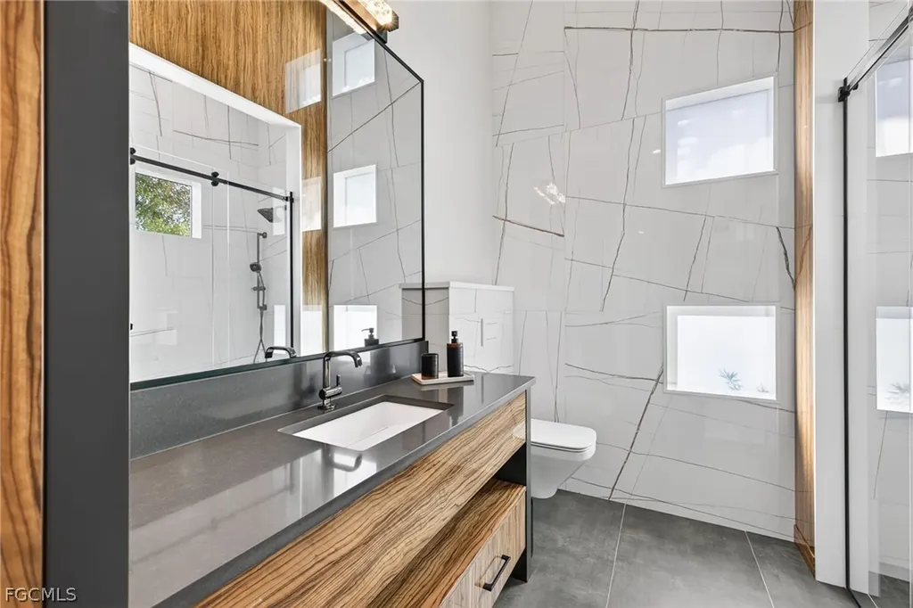 105 SW 51st Terrace Cape Coral FL 33914