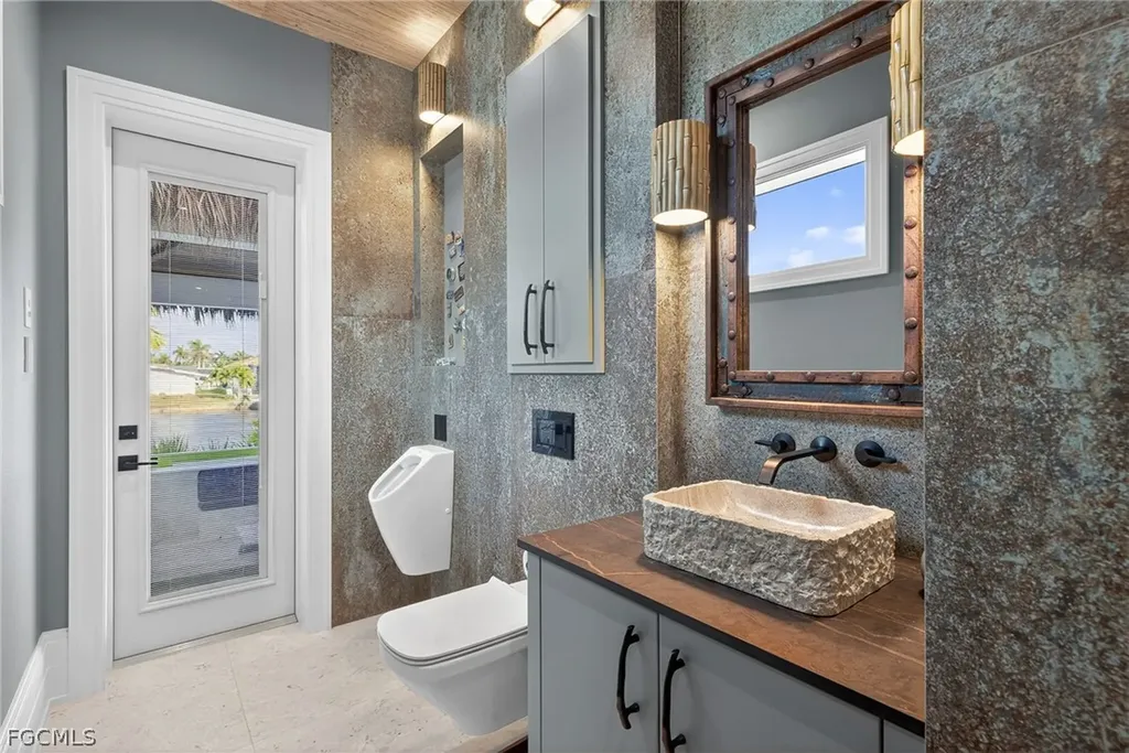 105 SW 51st Terrace Cape Coral FL 33914