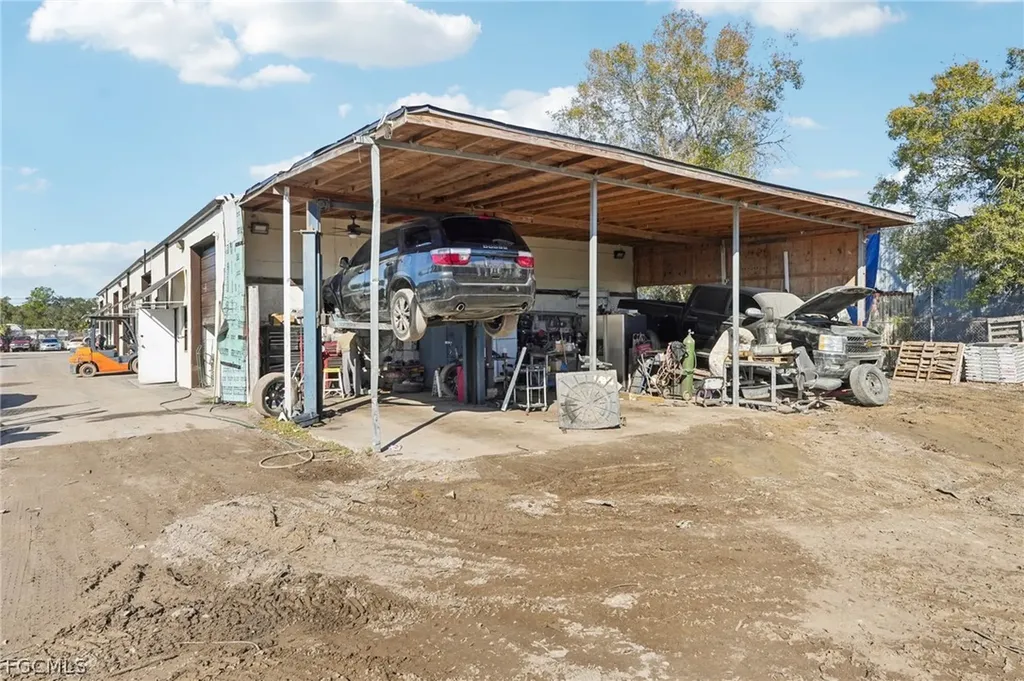 7521 Aluminum Road North Fort Myers FL 33903
