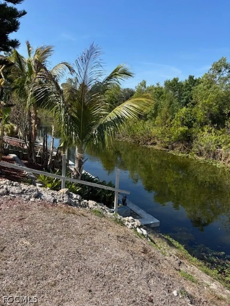 303 Wilmington Parkway Cape Coral FL 33993