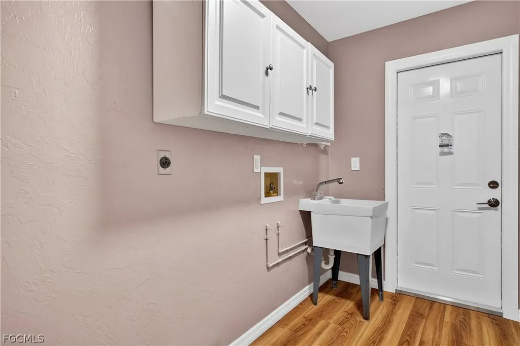1308 SE 33rd Street Cape Coral FL 33904
