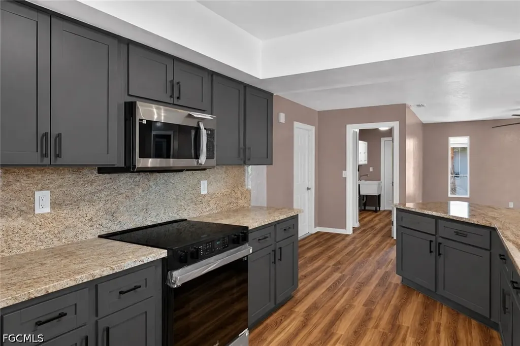 1308 SE 33rd Street Cape Coral FL 33904