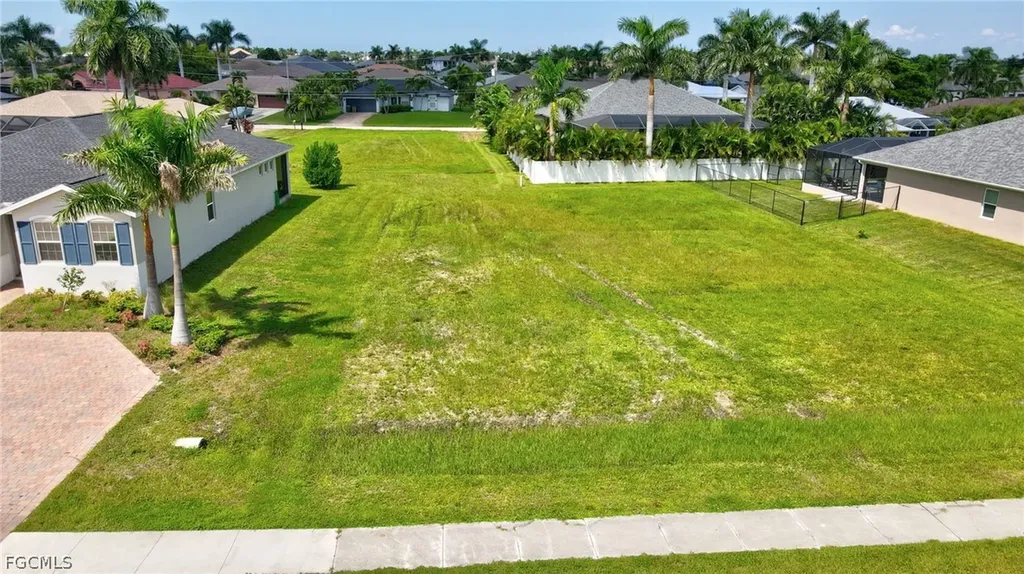 2536 Surfside Boulevard Cape Coral FL 33914
