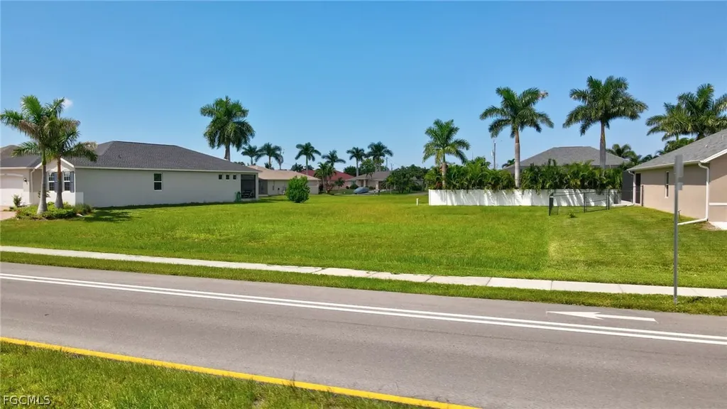 2536 Surfside Boulevard Cape Coral FL 33914