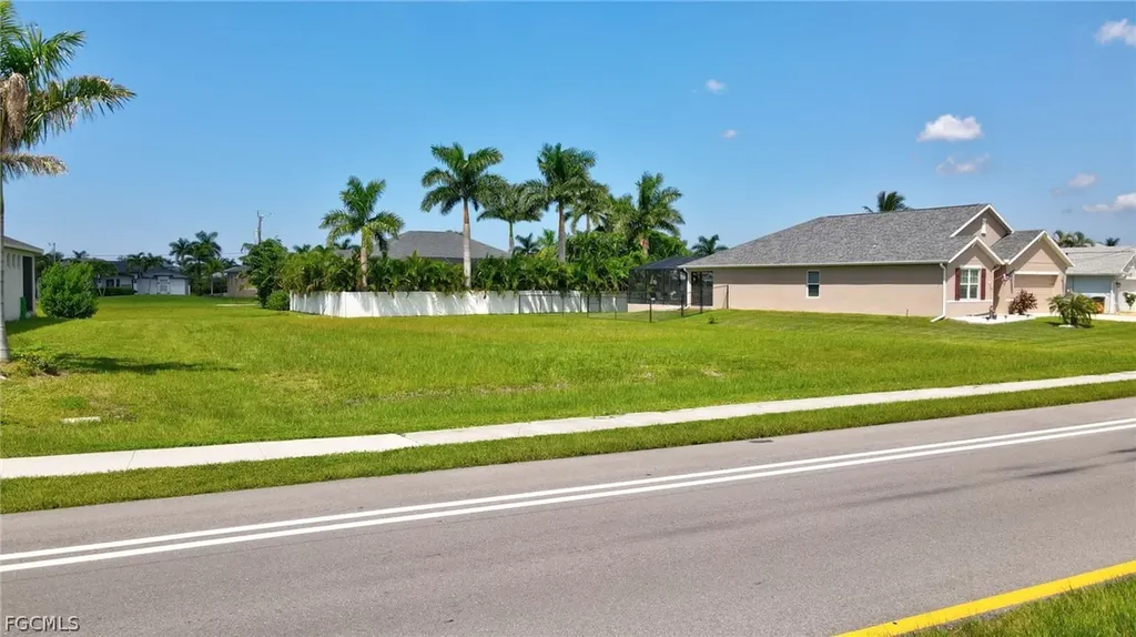 2536 Surfside Boulevard Cape Coral FL 33914