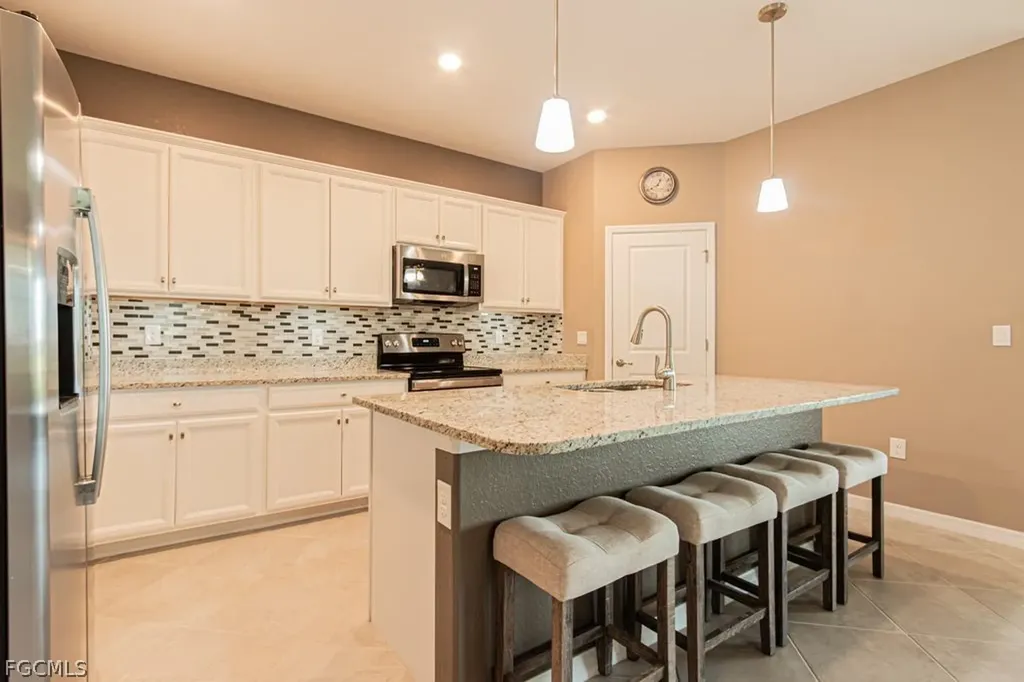 3943 E Hampton Circle Alva FL 33920