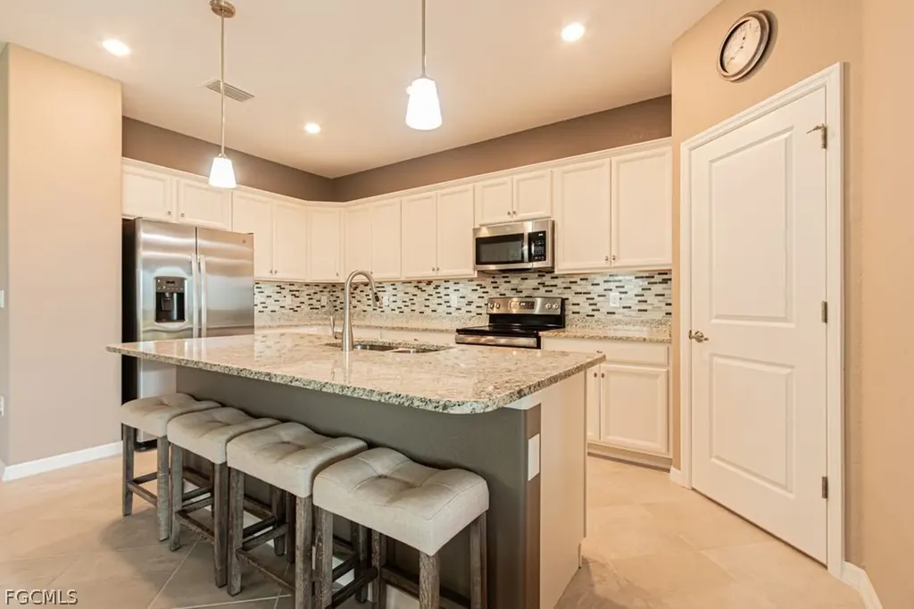 3943 E Hampton Circle Alva FL 33920