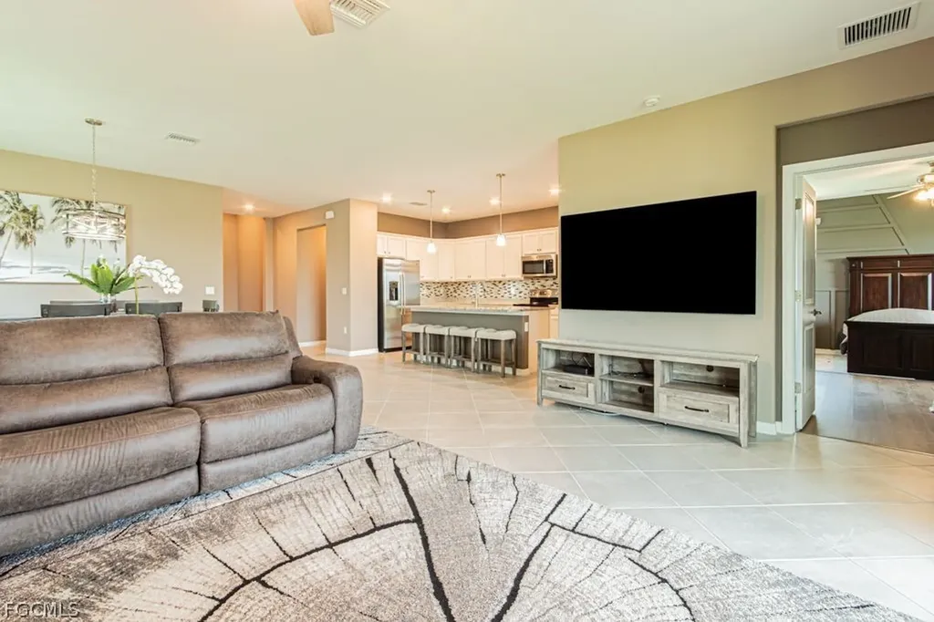 3943 E Hampton Circle Alva FL 33920