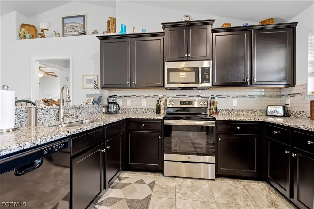 2801 NW 2nd Place Cape Coral FL 33993