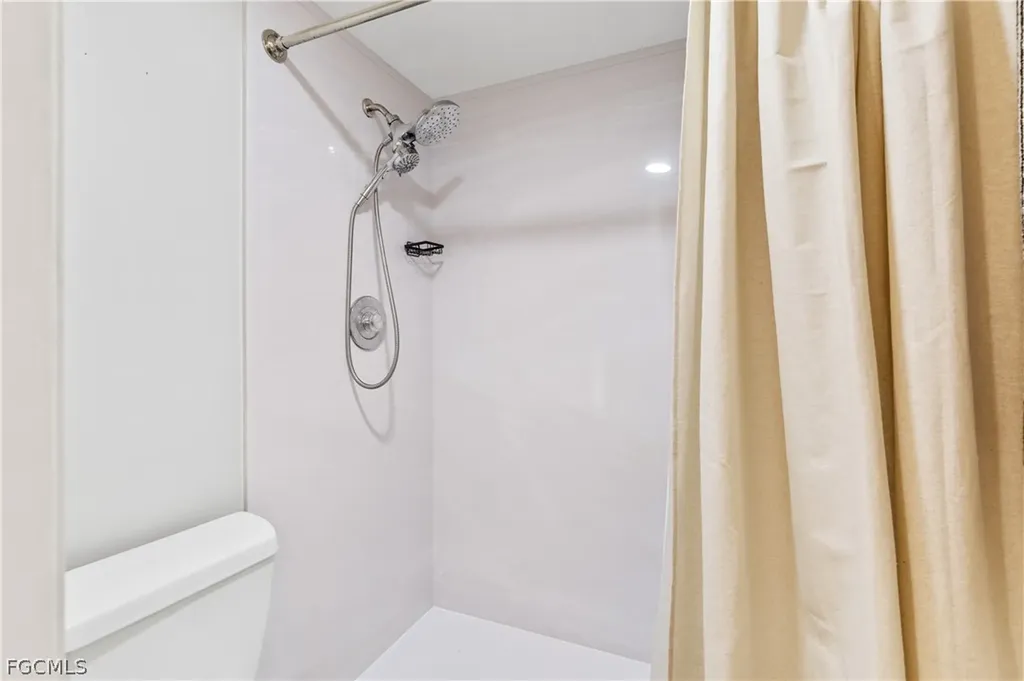 5258 Cedarbend Drive Fort Myers FL 33919
