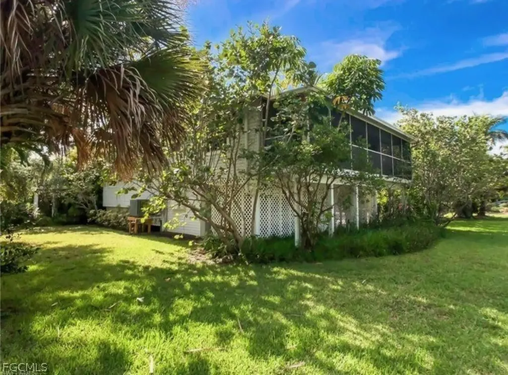 7668 Myrsine Circle Bokeelia FL 33922