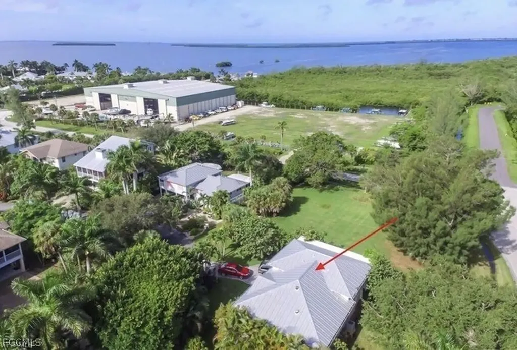 7668 Myrsine Circle Bokeelia FL 33922