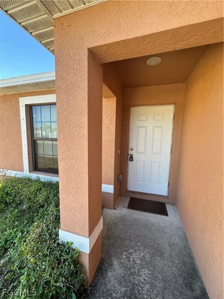 4521 SW 9th Avenue Cape Coral FL 33914