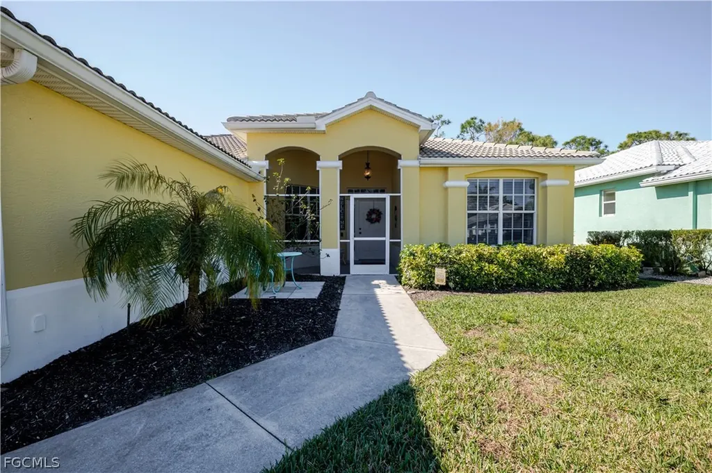 2040 Embarcadero Way North Fort Myers FL 33917