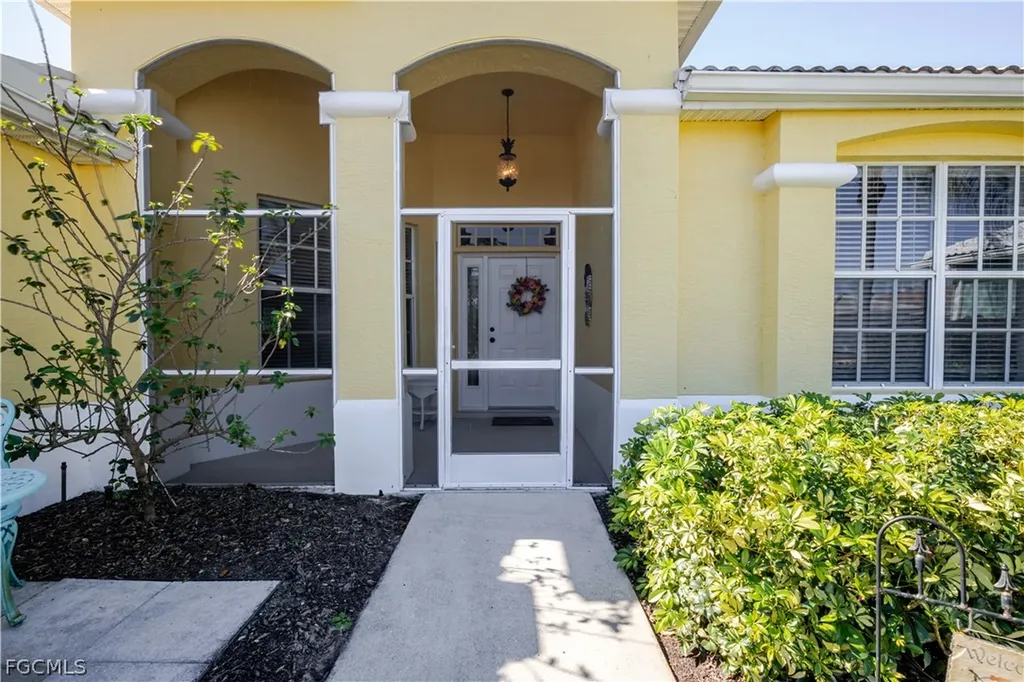 2040 Embarcadero Way North Fort Myers FL 33917