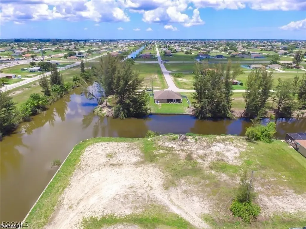832 NE 1st Place Cape Coral FL 33909