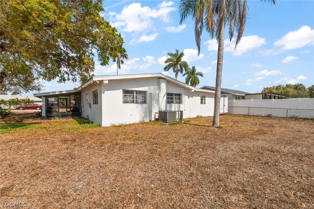 243 Lakeview Drive North Fort Myers FL 33917