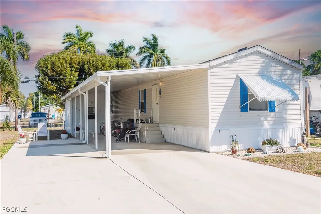 12130 Palm Drive Fort Myers FL 33908