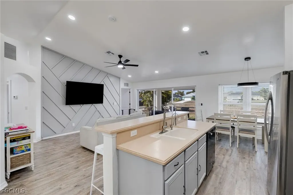 1707 SW 3rd Street Cape Coral FL 33991