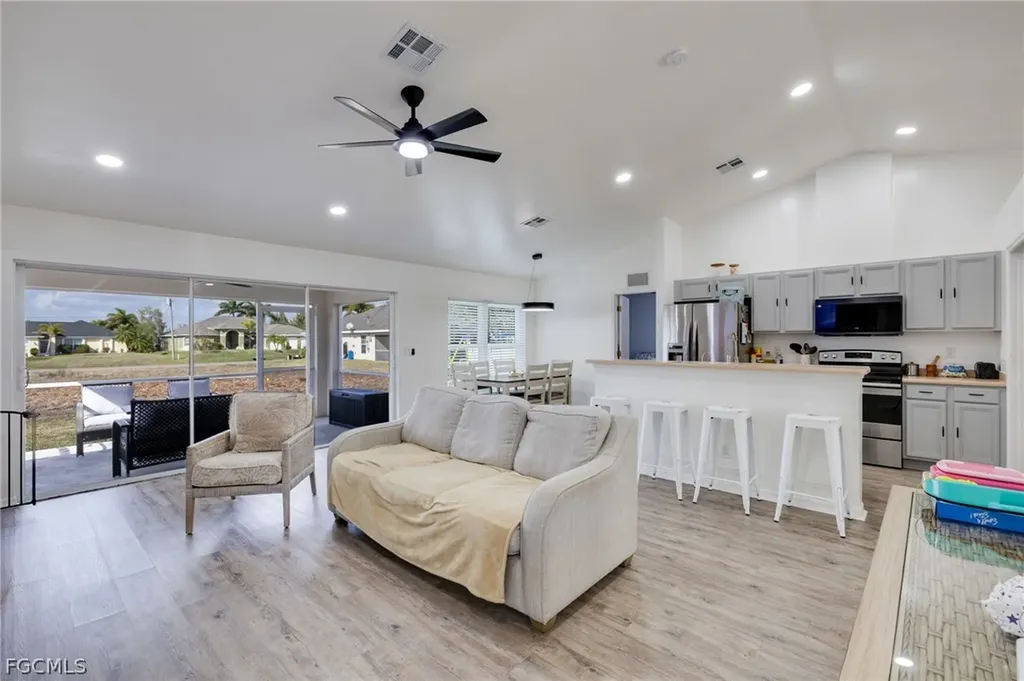 1707 SW 3rd Street Cape Coral FL 33991