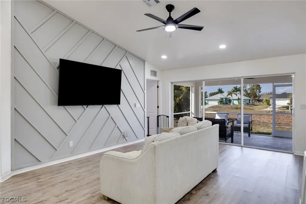 1707 SW 3rd Street Cape Coral FL 33991