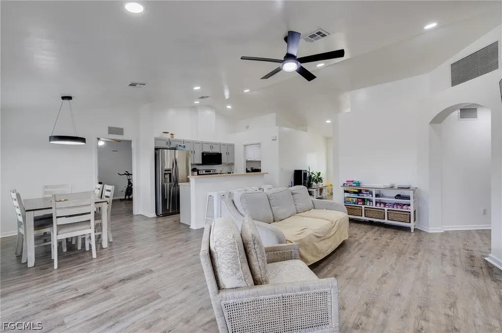 1707 SW 3rd Street Cape Coral FL 33991