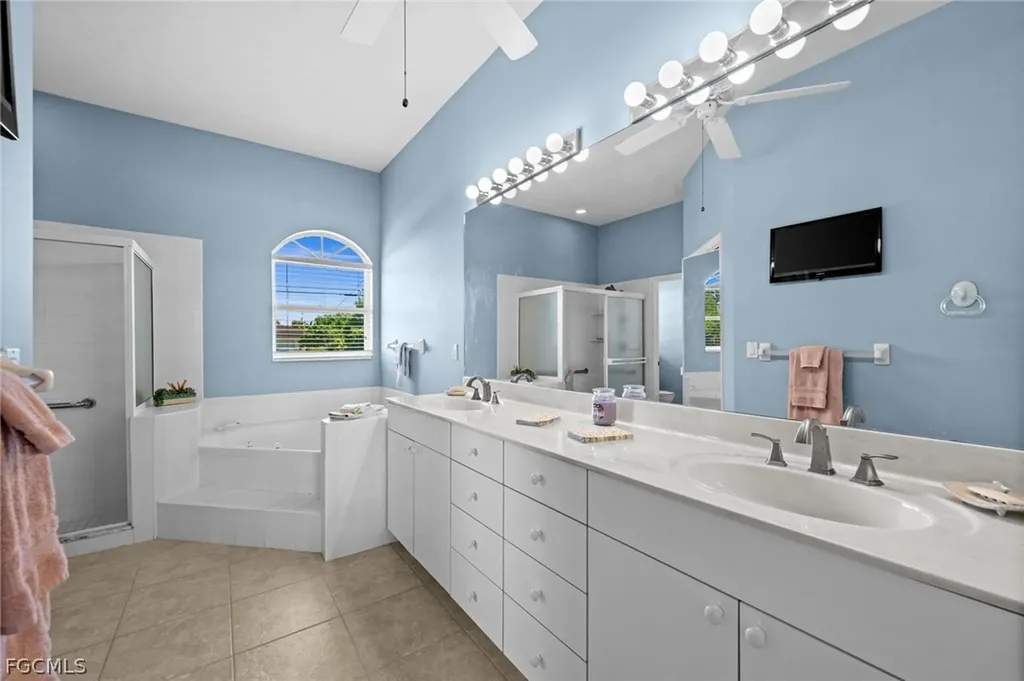 410 SE 20th Court Cape Coral FL 33990