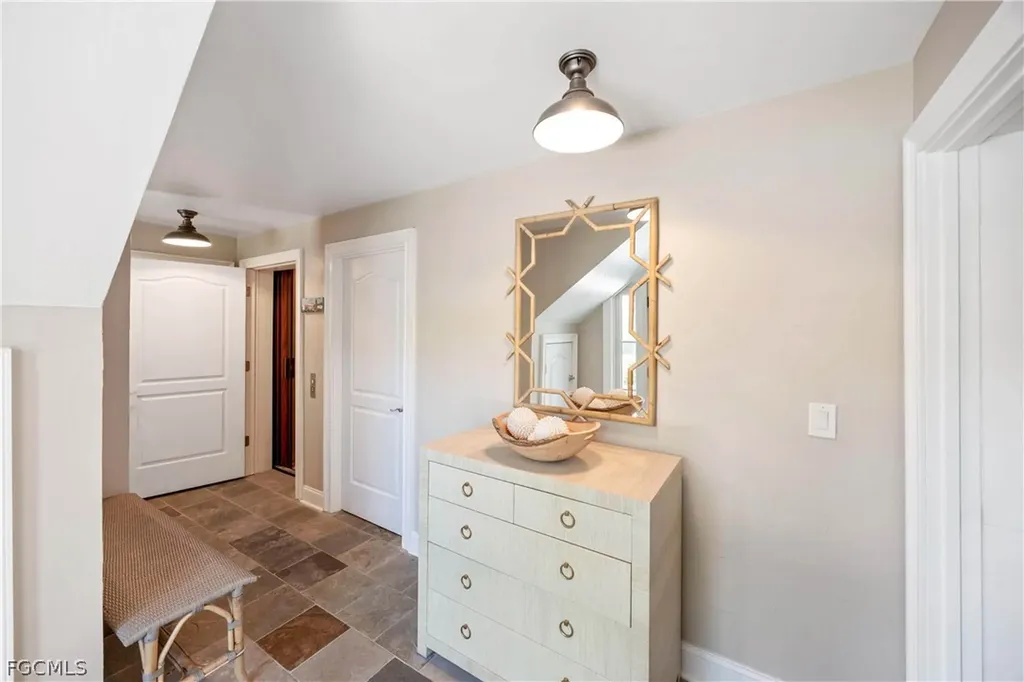 528 Lighthouse Way Sanibel FL 33957