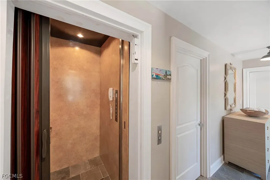 528 Lighthouse Way Sanibel FL 33957