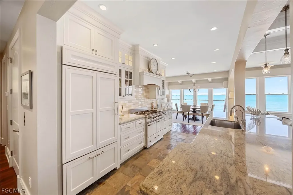 528 Lighthouse Way Sanibel FL 33957