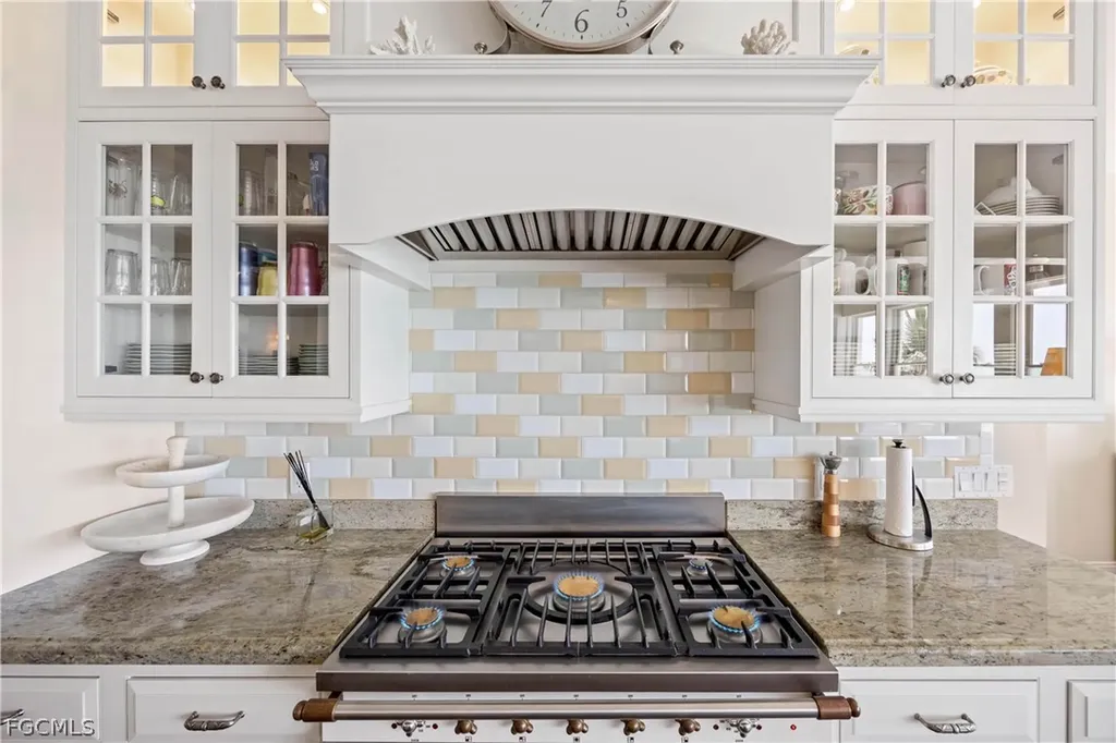 528 Lighthouse Way Sanibel FL 33957