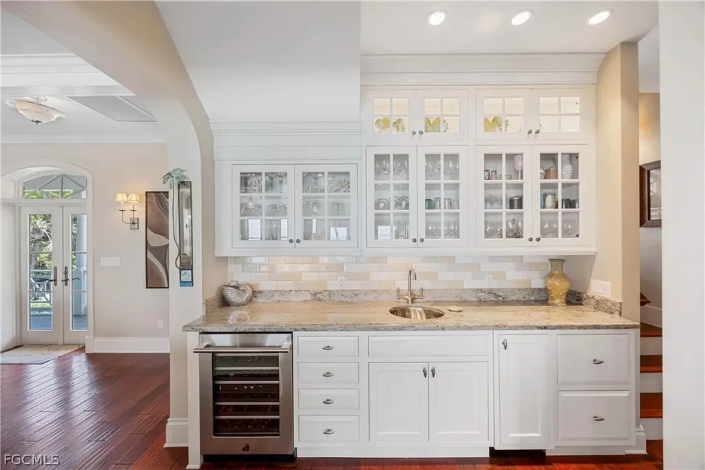 528 Lighthouse Way Sanibel FL 33957