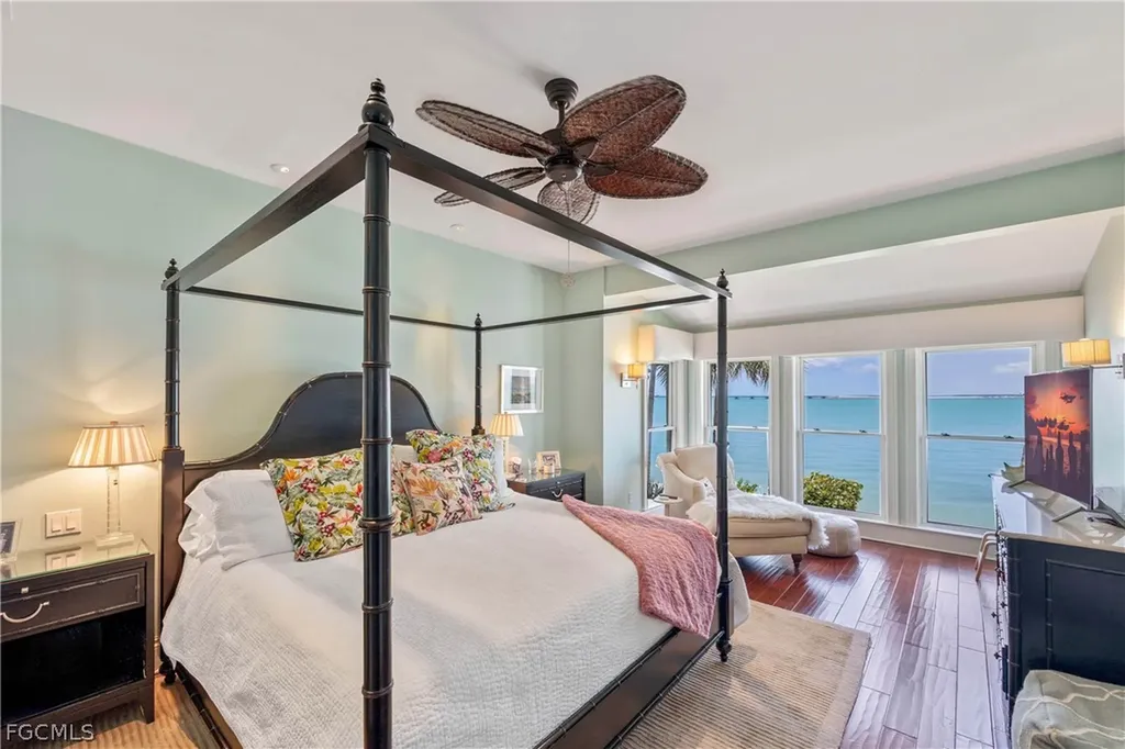 528 Lighthouse Way Sanibel FL 33957