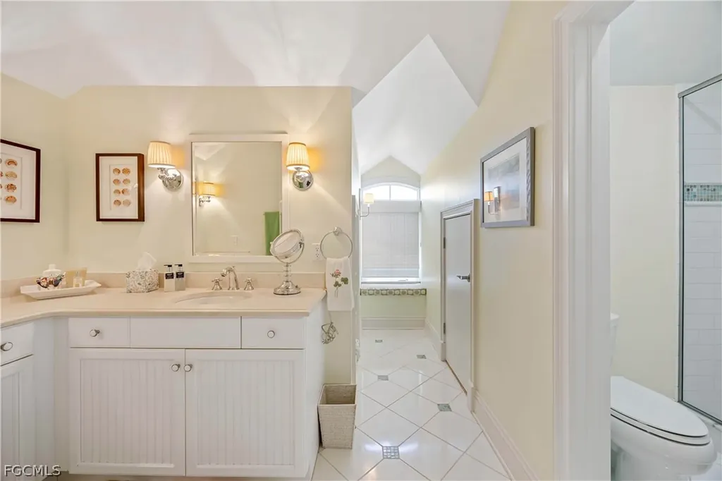 528 Lighthouse Way Sanibel FL 33957