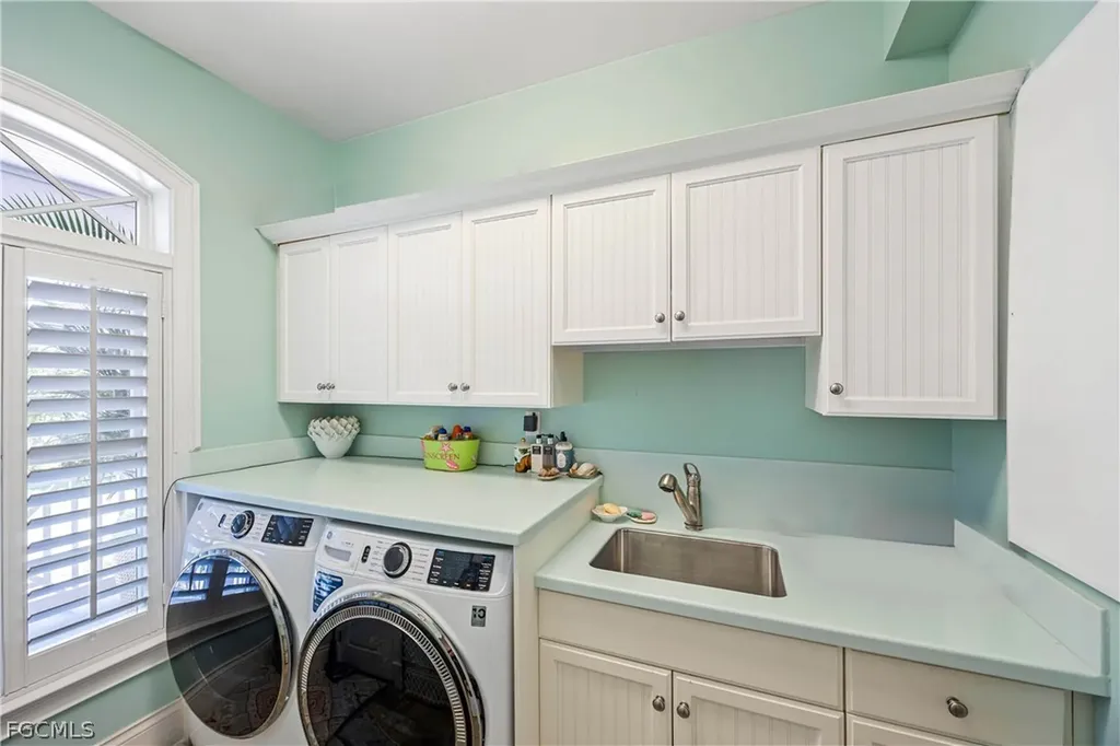 528 Lighthouse Way Sanibel FL 33957