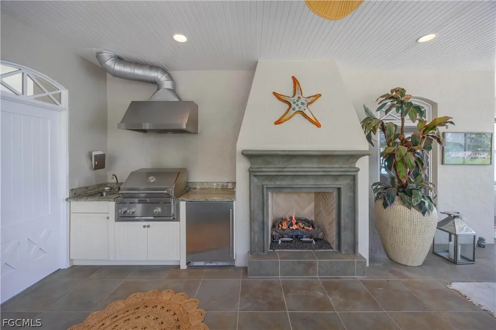 528 Lighthouse Way Sanibel FL 33957