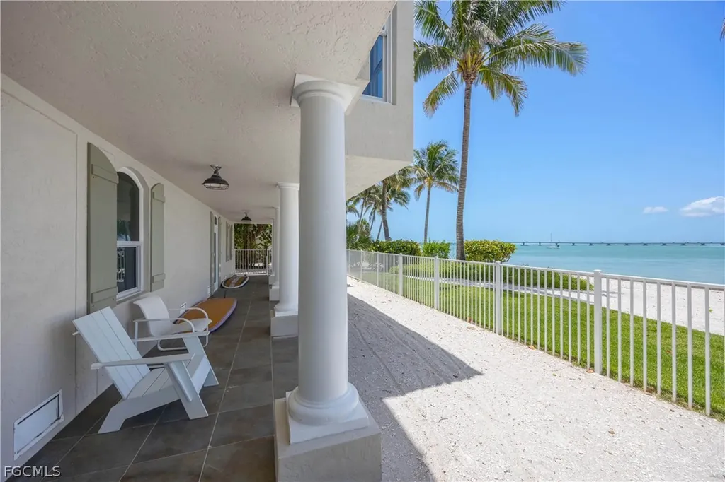 528 Lighthouse Way Sanibel FL 33957