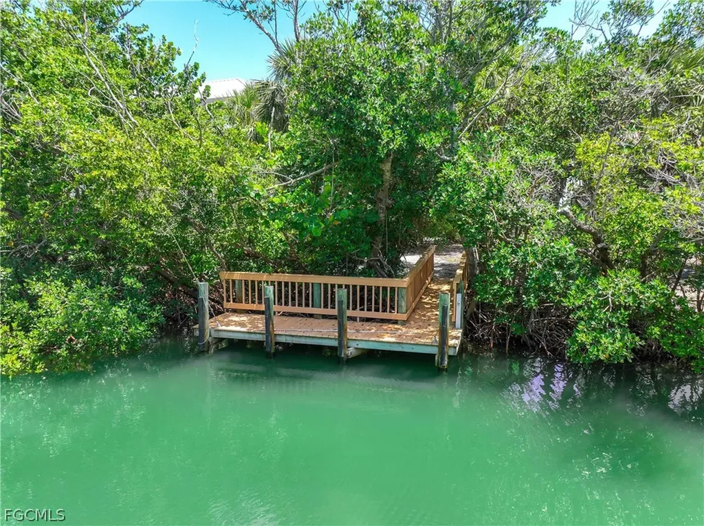 528 Lighthouse Way Sanibel FL 33957