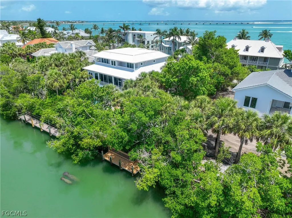 528 Lighthouse Way Sanibel FL 33957